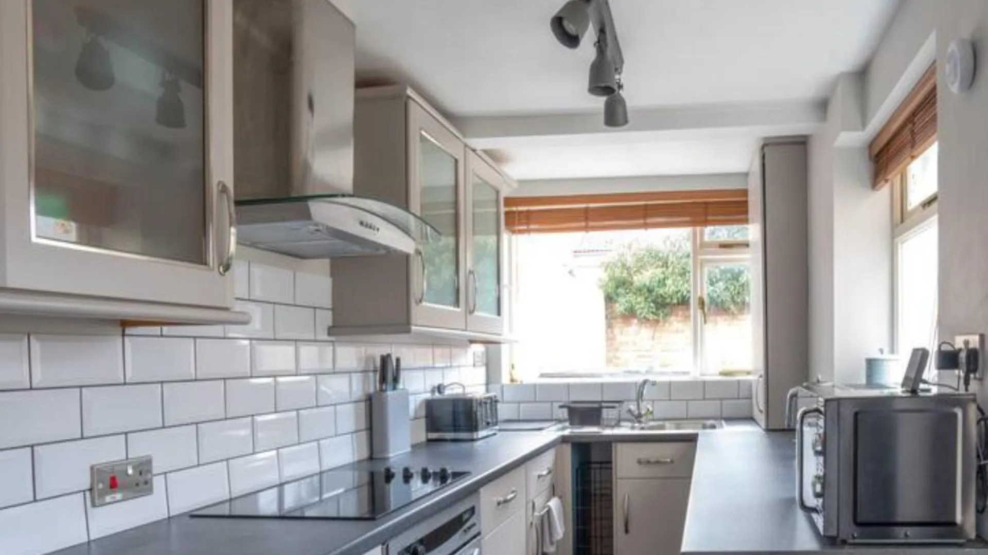 Central Victorian Terraced House Patio Garden - Pass The Keys Cheltenham 0*,  United Kingdom