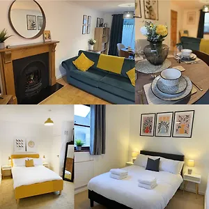 3 Bed In Town Centre With Free Parking For 1 Car Holiday home